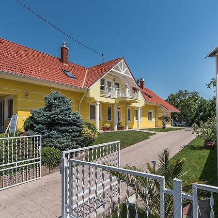 Topaz Apartmanhazak Balatongyorok Exterior photo