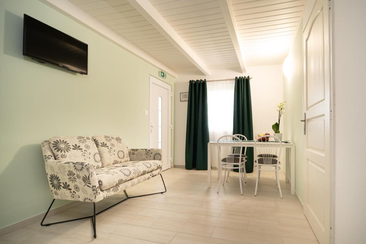 Topaz Apartmanhazak Balatongyorok Exterior photo