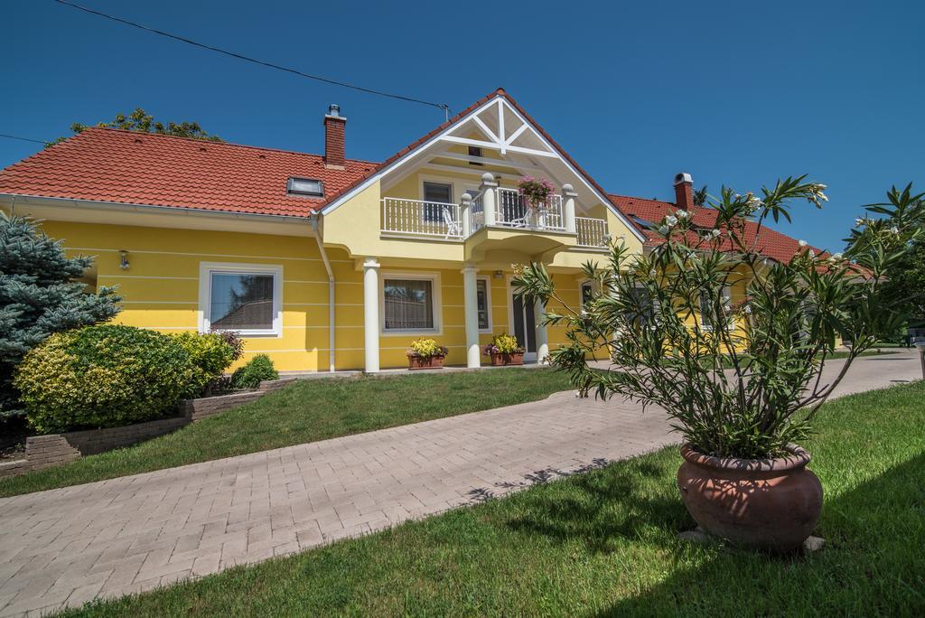 Topaz Apartmanhazak Balatongyorok Exterior photo