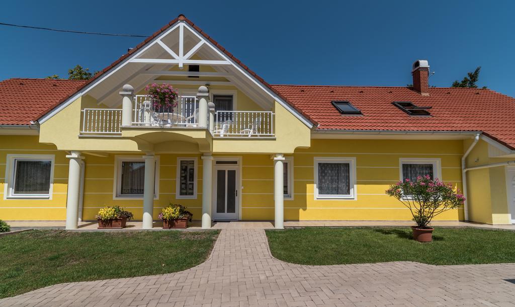 Topaz Apartmanhazak Balatongyorok Exterior photo